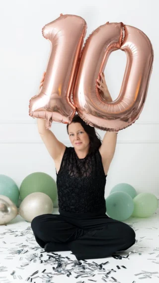 10 år i studion, mitt happy place 🎉

Det här är bara ett axplock av alla fina fotograferingar jag fått äran att ha under åren och jag är så otroligt tacksam för varenda en av er som besökt mig ❤️

Jag ser så  framemot många fler år i  studion med fina möten!

Hittar du din bild i reelen?
Ta en screenshot och skicka till mig så letar jag upp den i arkivet och mailar den till dig 🥰