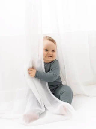 Varför jag aldrig tröttnar !
Jag făr ibland frăgan om det inte är jobbigt att fotografera små bebisar och svaret är, nej, jag älskar
det!
Varje tillfälle och bebis  är unik  och det gör att varje fotogratering känns lika kul och att jag inte tröttnar 🥰
Visst kan det krävas en hel del tålamod men det är så värt det!
Jag fotograterar inte bara för att skapa fina bilder.
Jag fotograterar för att hjälpa dig att minnas en tid som går alldeles för fort ❤️